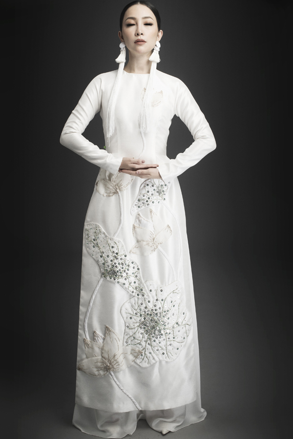 linh-nga-dep-nen-na-voi-ao-dai-hoa-tiet-noi-6