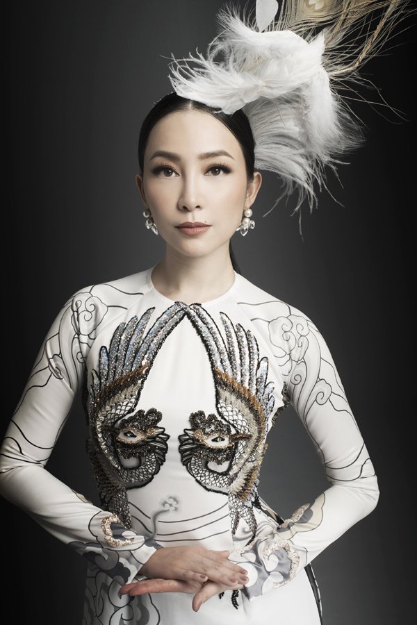 Linh Nga in embroidery Ao dai