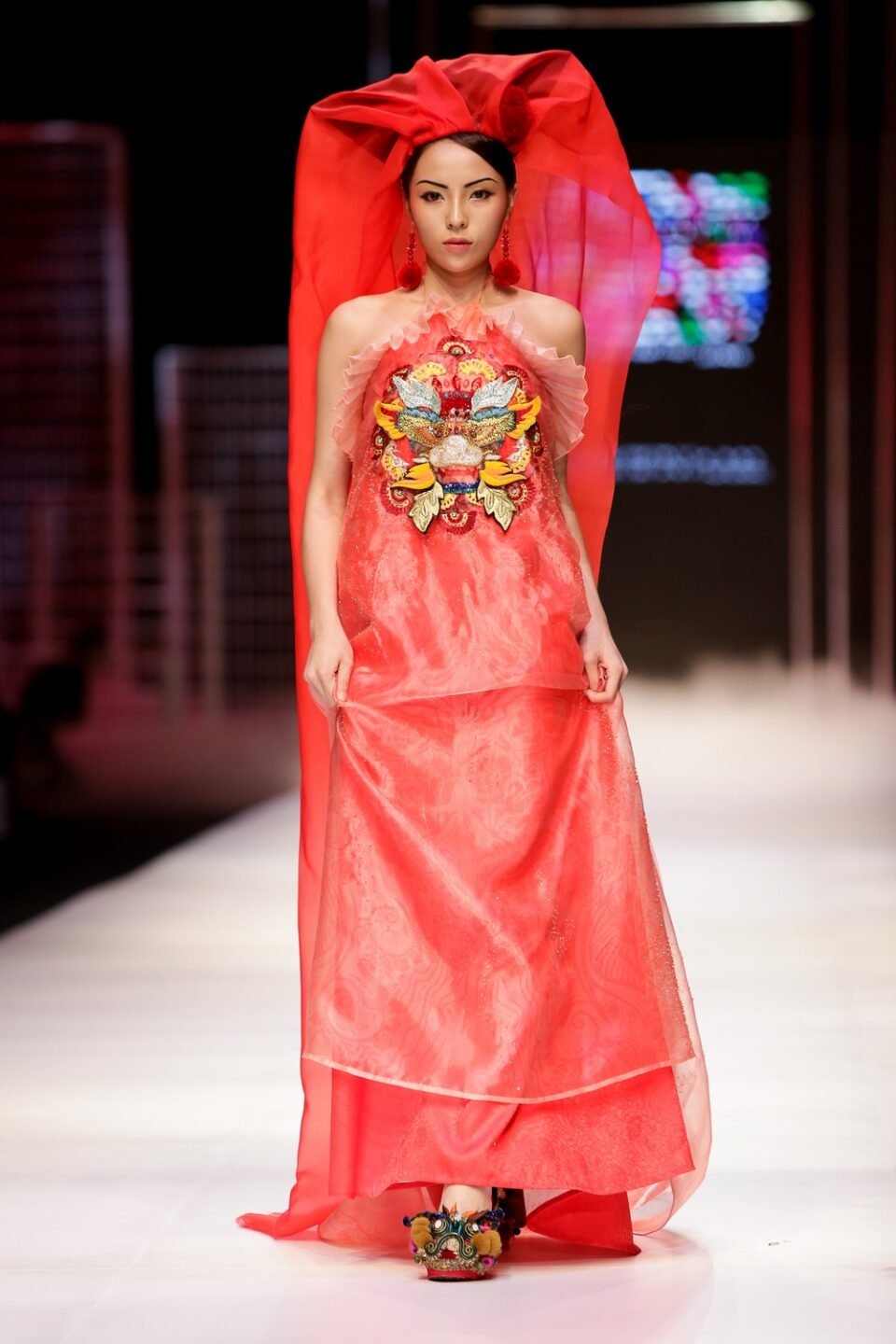 Miss Vietnam – Ky Duyen being a vedette on runway
