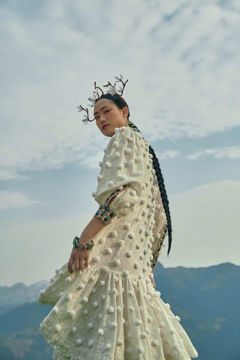 THUY DESIGN HOUSE “To Hong”: Pieu scarf woven with love on the Northwest mountain slopes